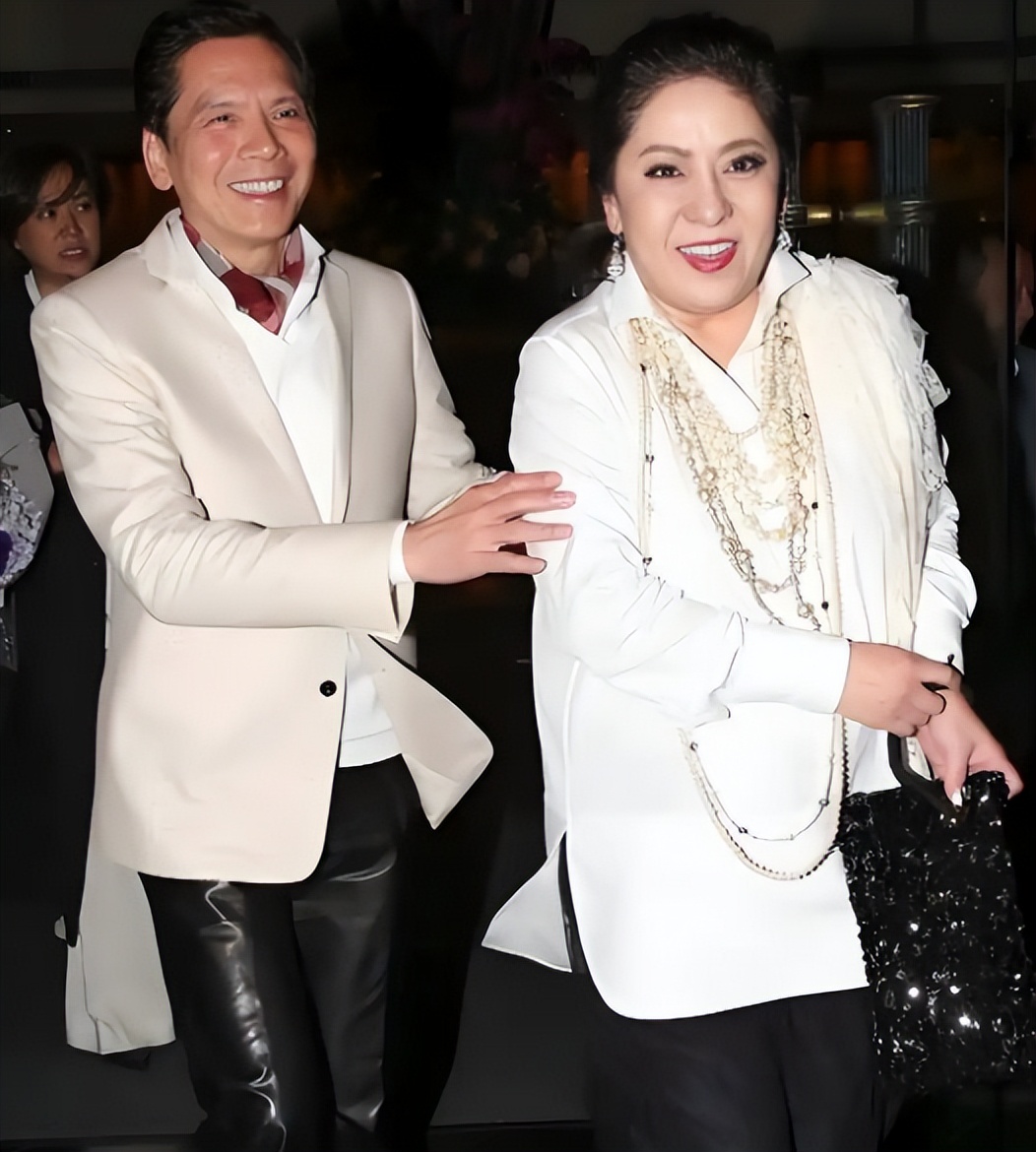 向太婚姻真相_向太肉体出轨底线_身体出轨