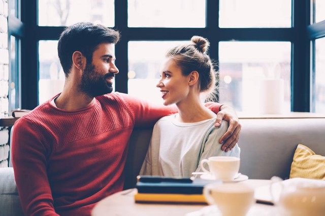 如何增进夫妻感情_夫妻关系增进技巧_倾听理解夫妻互动